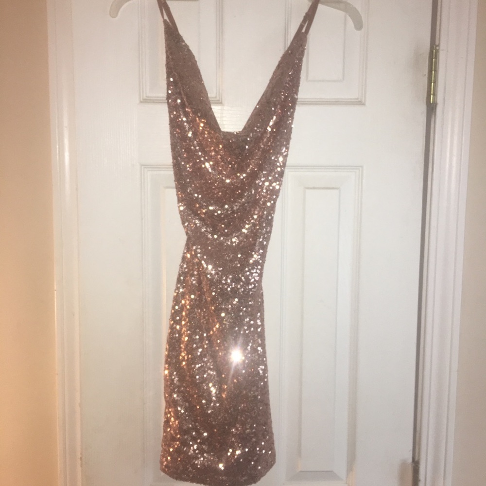 selling my homecoming dress! Only wore its once !